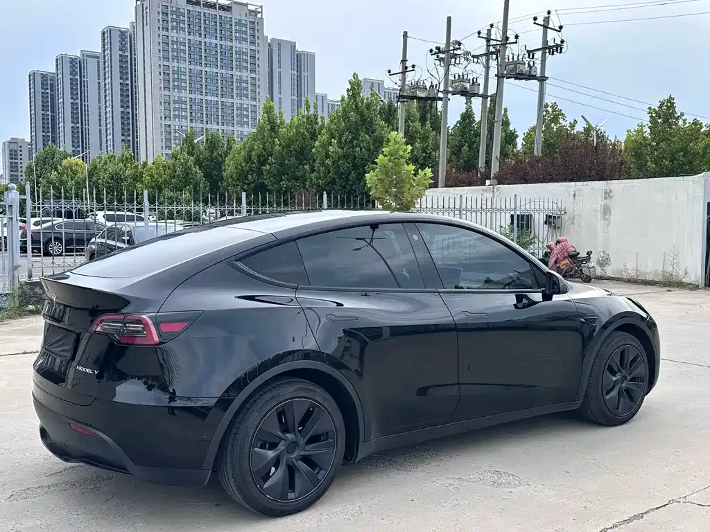 Tesla Model Y — фото 7