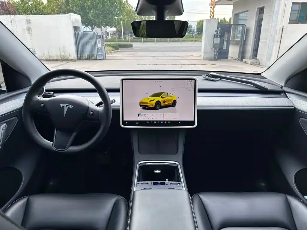 Tesla Model Y — фото 4