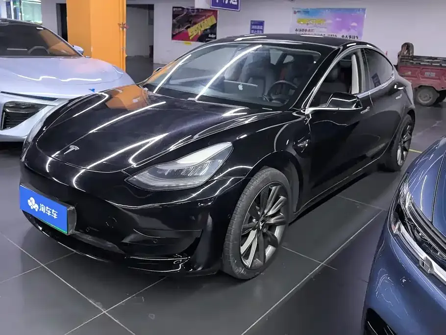 Tesla Model 3 — фото 1