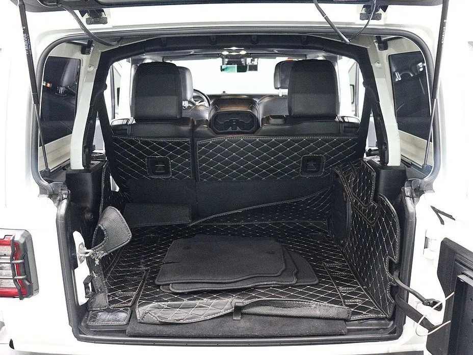 Jeep Wrangler — фото 10