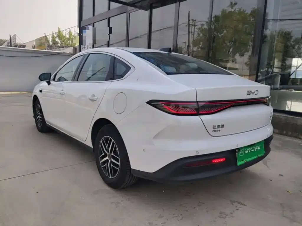 BYD Seal 05 DM-i — фото 8