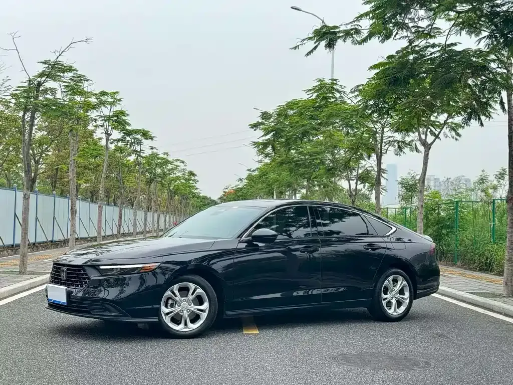 Honda Accord — фото 1