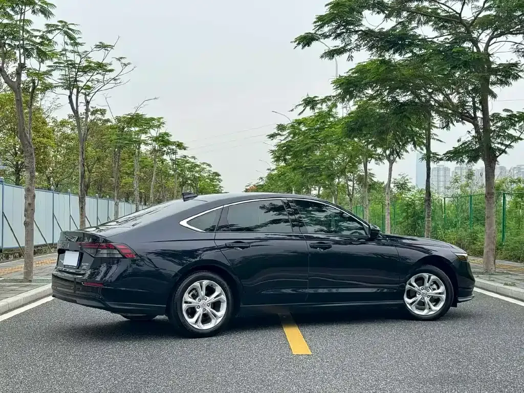 Honda Accord — фото 9