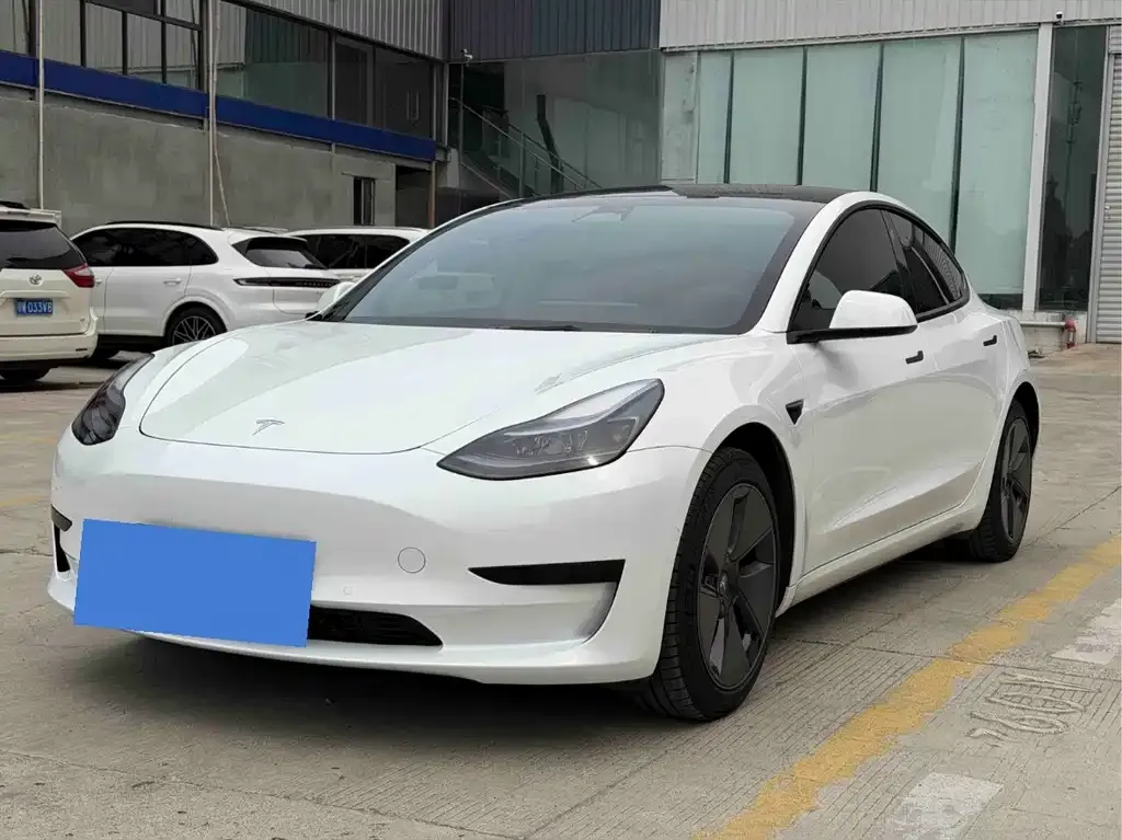 Tesla Model 3 — фото 1