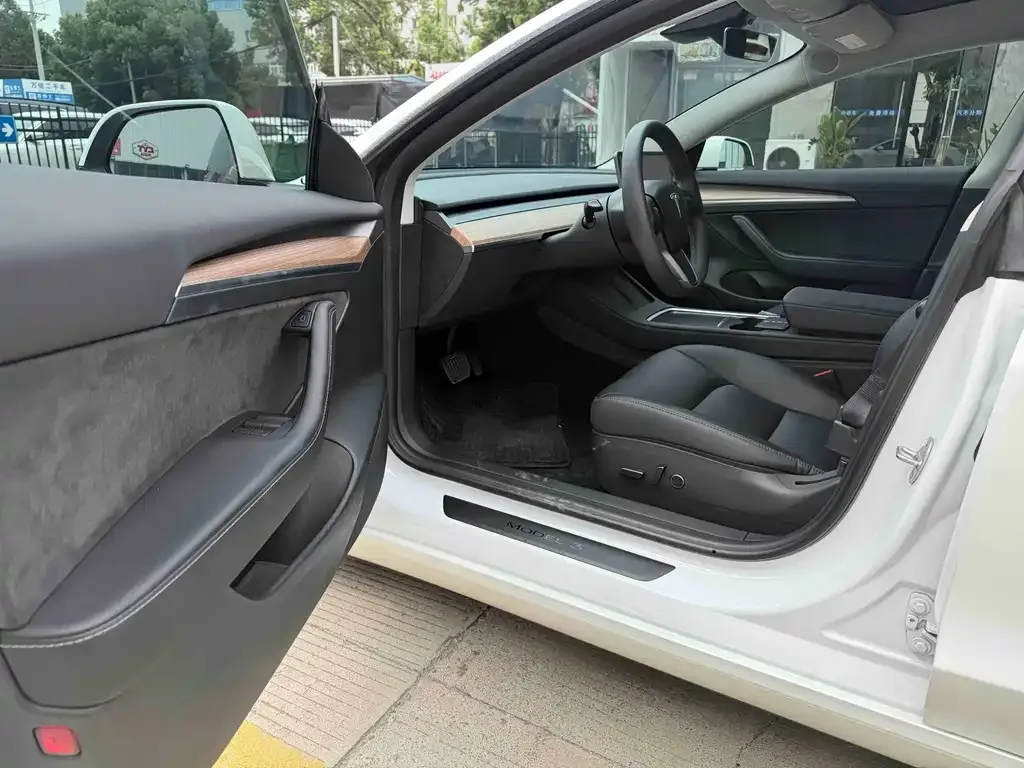 Tesla Model 3 — фото 2