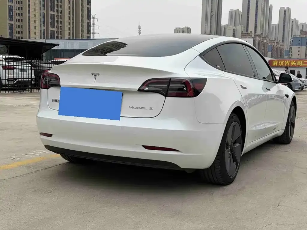 Tesla Model 3 — фото 5