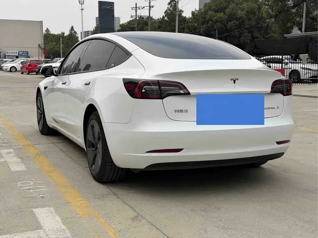 Tesla Model 3 — фото 4