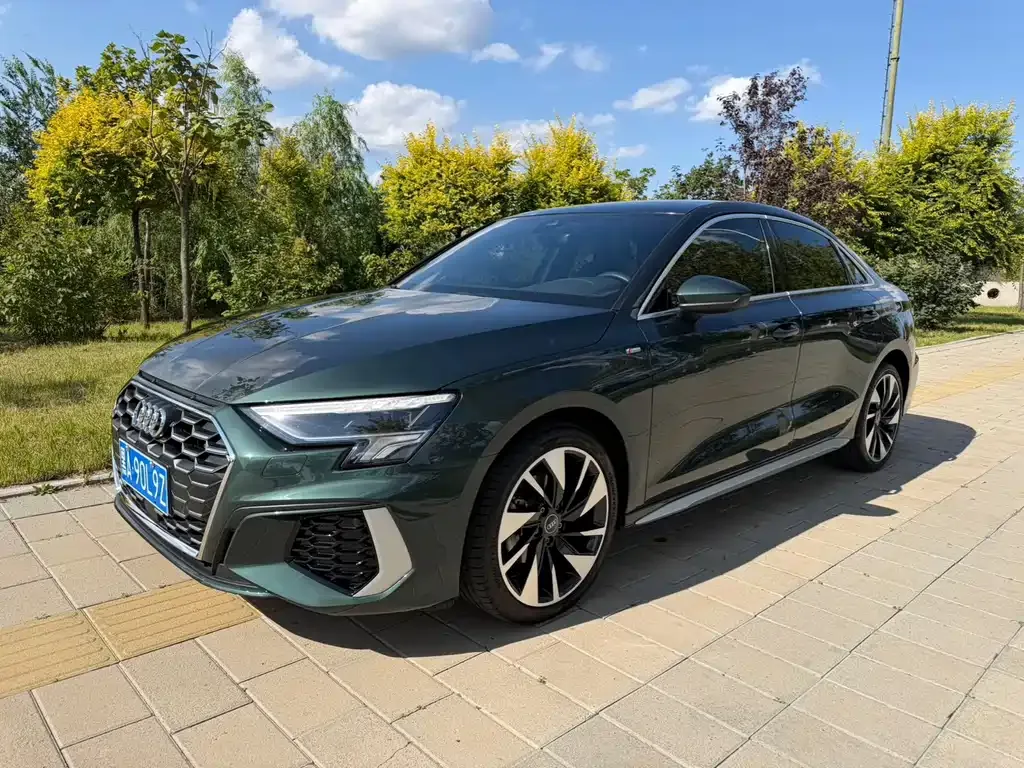 Audi A3 — фото 1