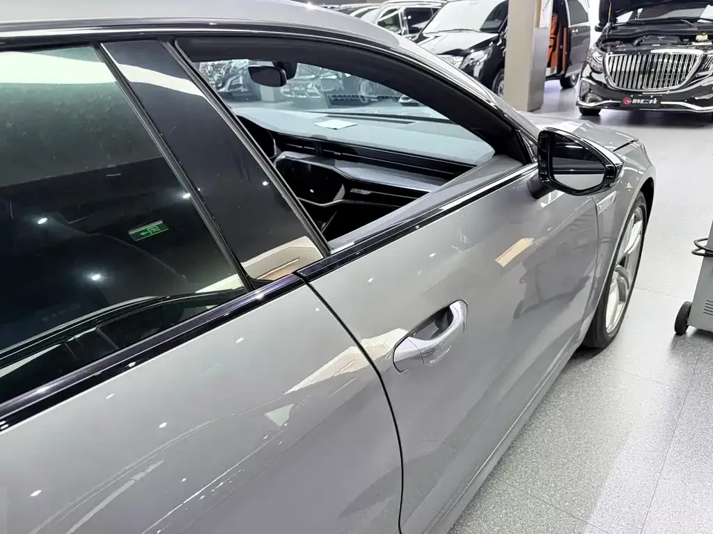 Audi A7L — фото 8