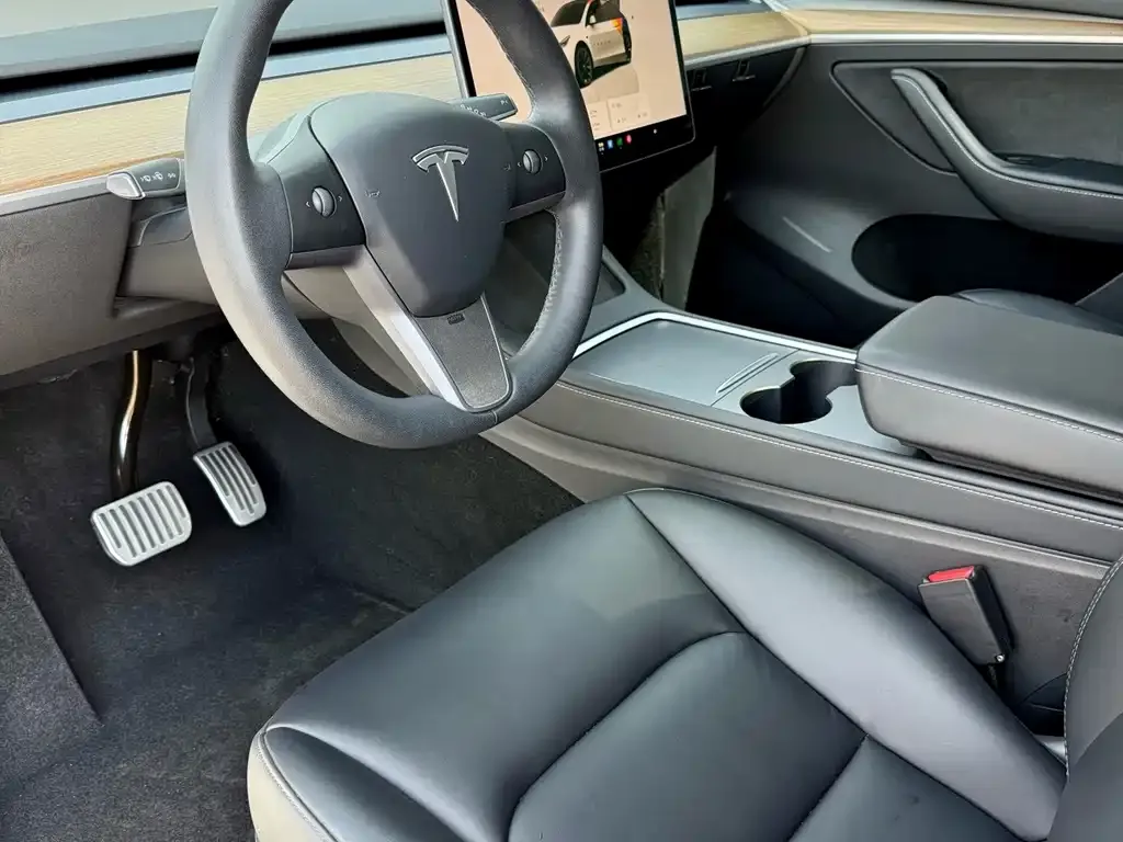 Tesla Model Y — фото 6