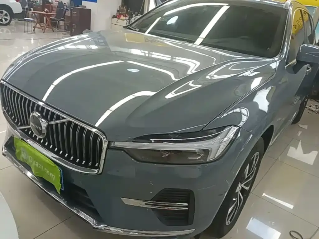 Volvo XC60 — фото 1