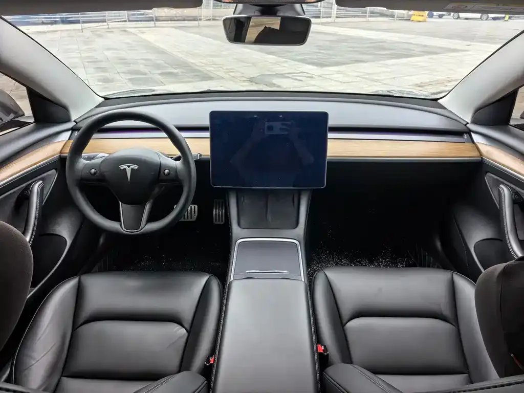 Tesla Model 3 — фото 2