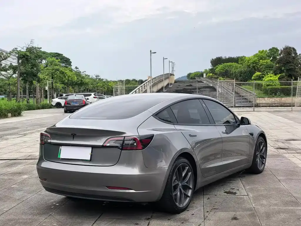 Tesla Model 3 — фото 7