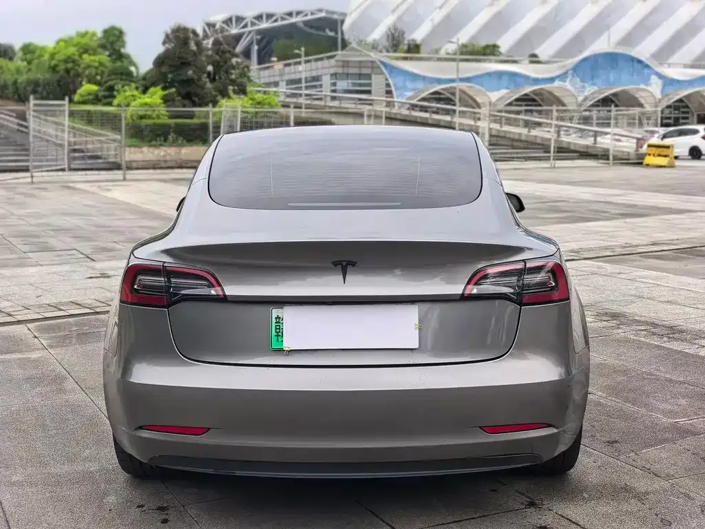 Tesla Model 3 — фото 3
