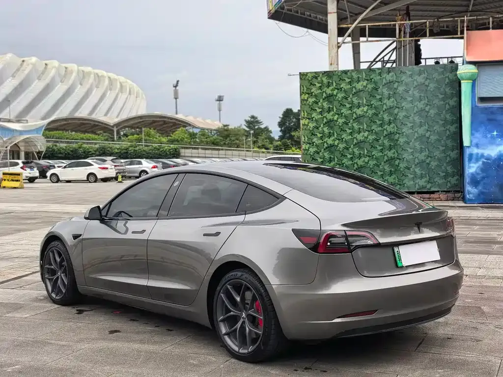 Tesla Model 3 — фото 5