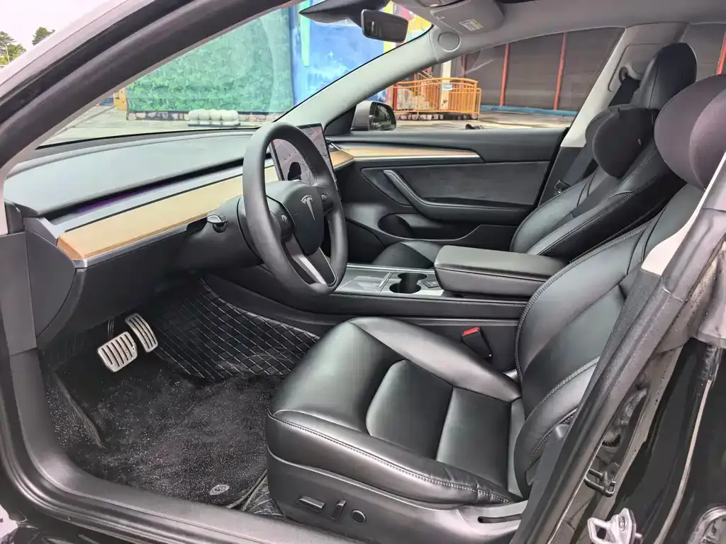 Tesla Model 3 — фото 4
