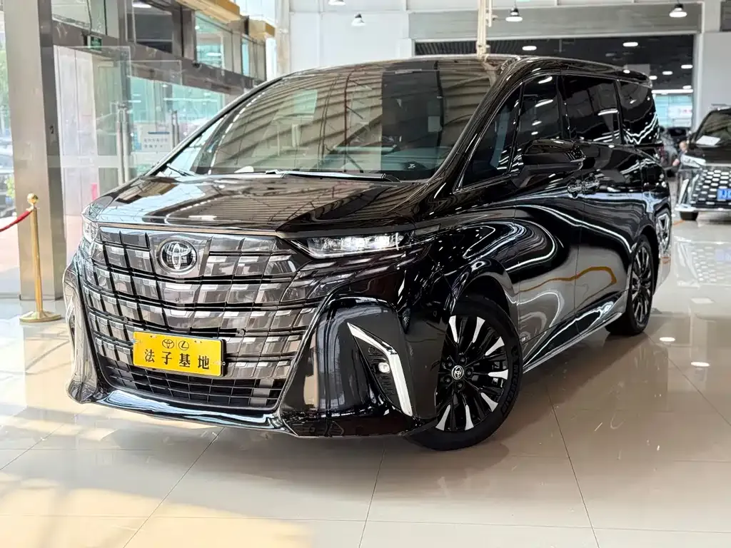 Toyota Alphard — фото 1