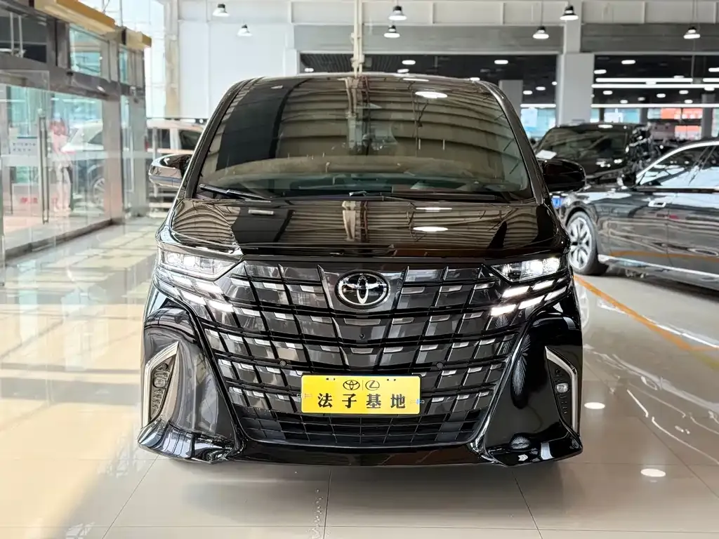 Toyota Alphard — фото 8