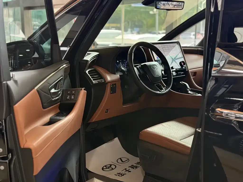 Toyota Alphard — фото 9