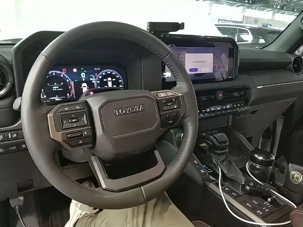 Toyota Prado — фото 10