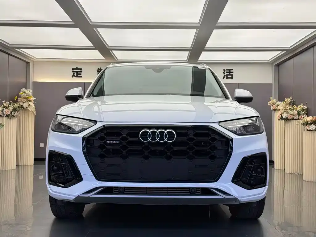 Audi Q5L — фото 10