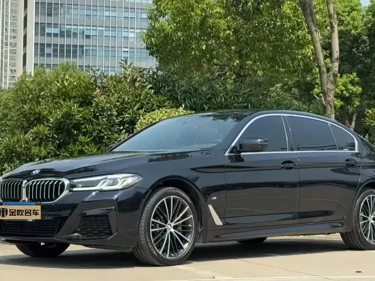 BMW 5 Series — фото 1