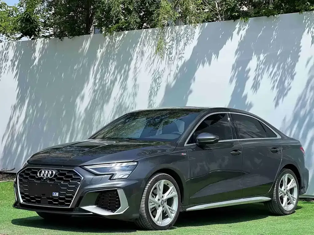 Audi A3 — фото 1
