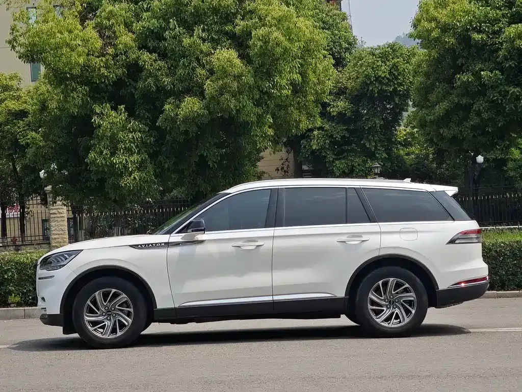 Lincoln Aviator — фото 2