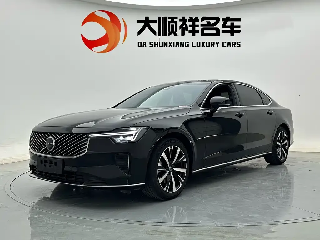 Volvo S90 — фото 1