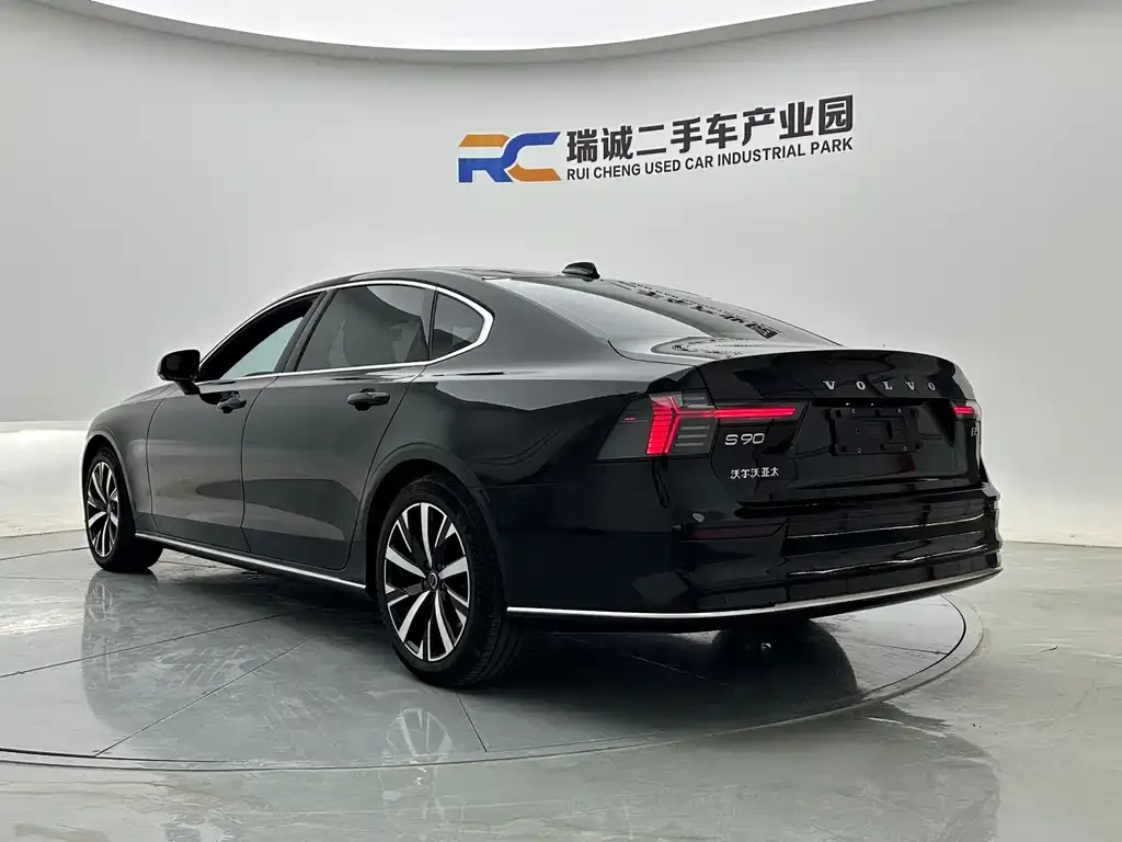 Volvo S90 — фото 4
