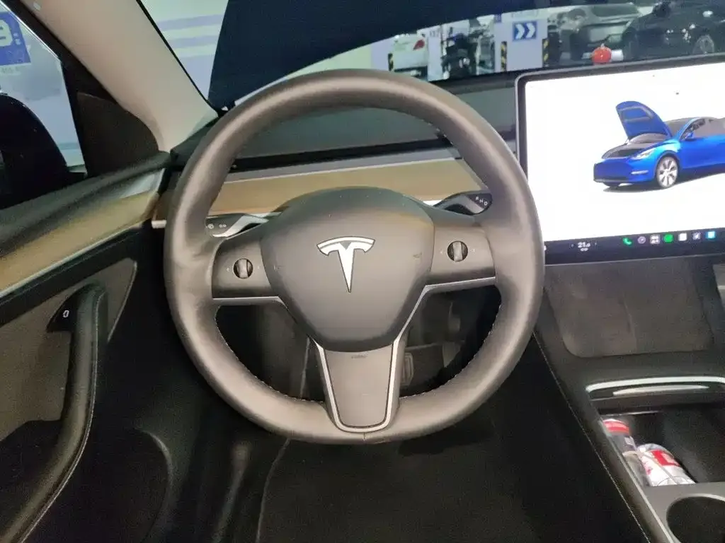 Tesla Model Y — фото 7