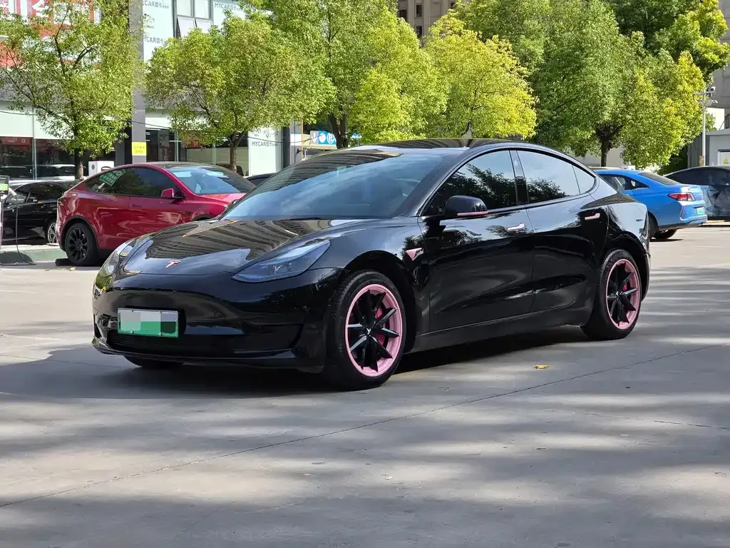 Tesla Model 3 — фото 1