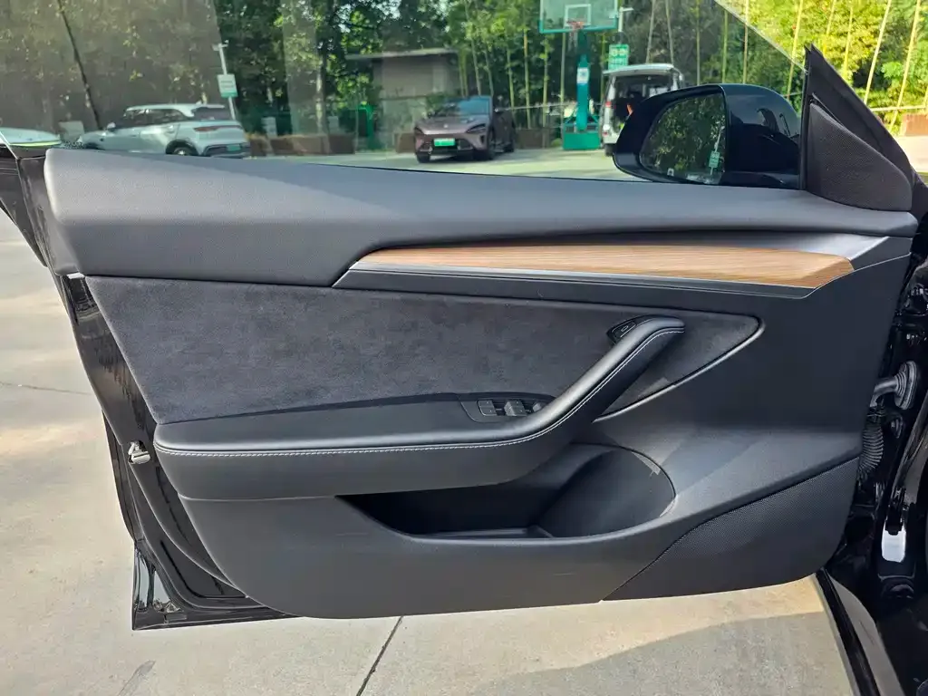 Tesla Model 3 — фото 3