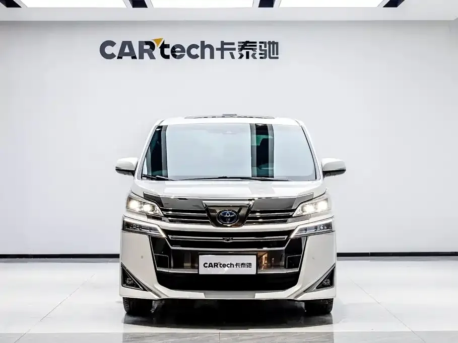 Toyota Vellfire — фото 1