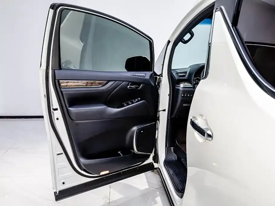 Toyota Vellfire — фото 4