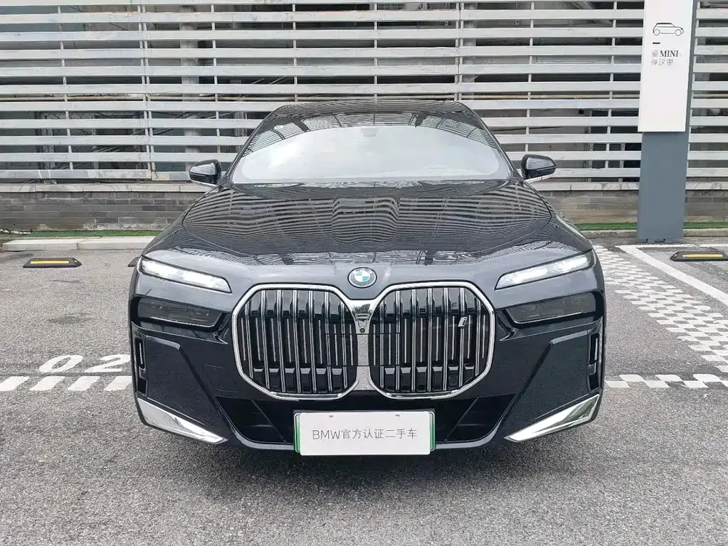 BMW i7 — фото 10