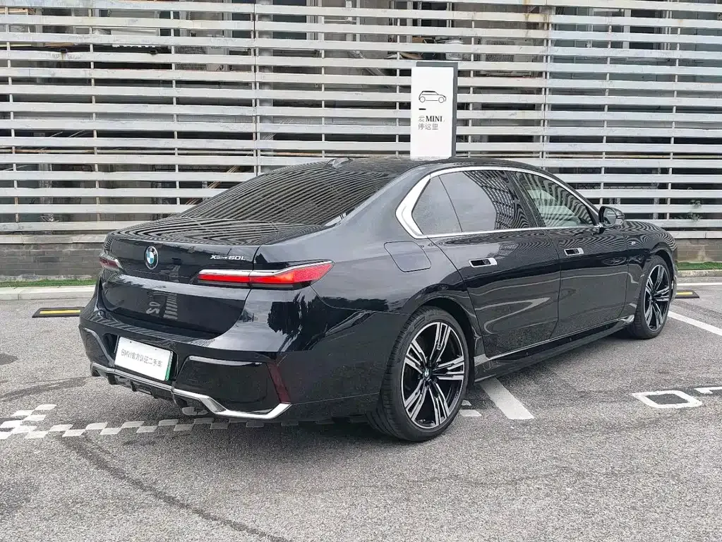 BMW i7 — фото 5