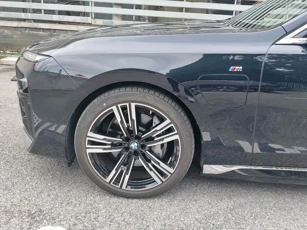 BMW i7 — фото 9