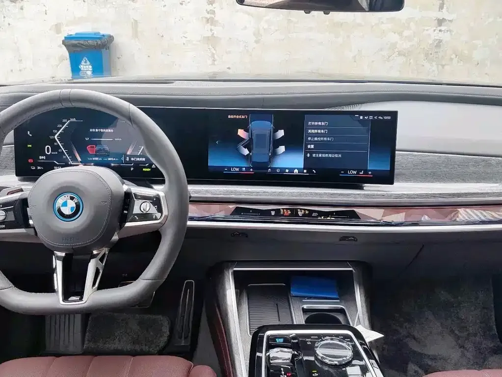 BMW i7 — фото 4