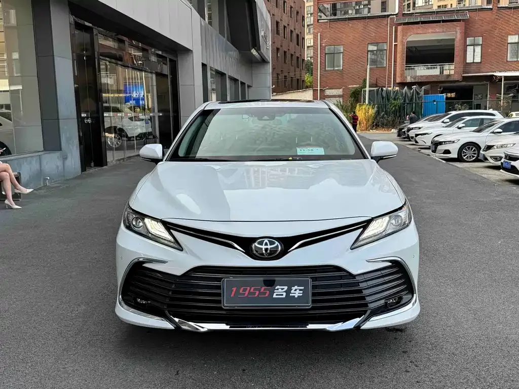 Toyota Camry — фото 3