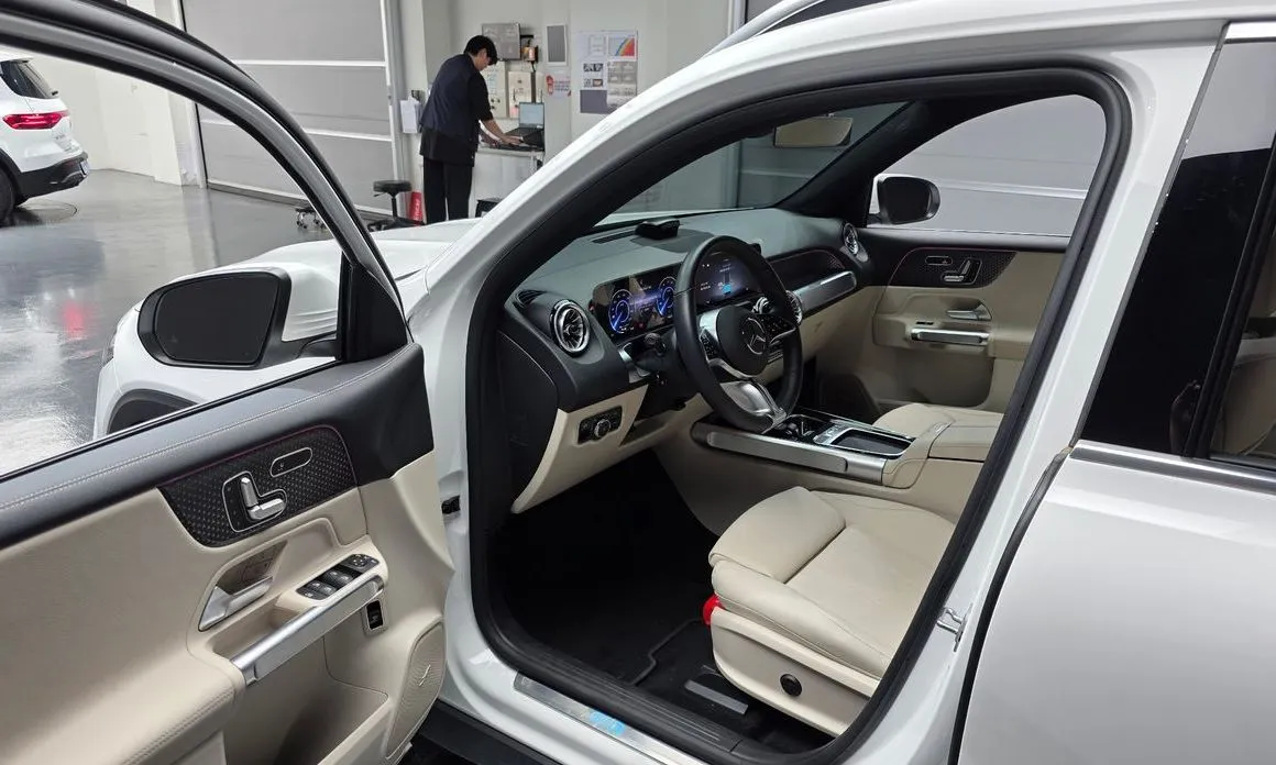 Mercedes-Benz EQB — фото 10