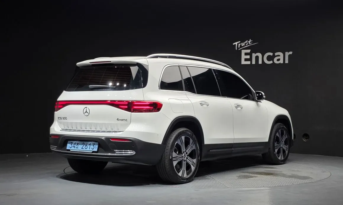 Mercedes-Benz EQB — фото 9