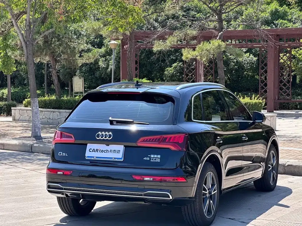 Audi Q5L — фото 9