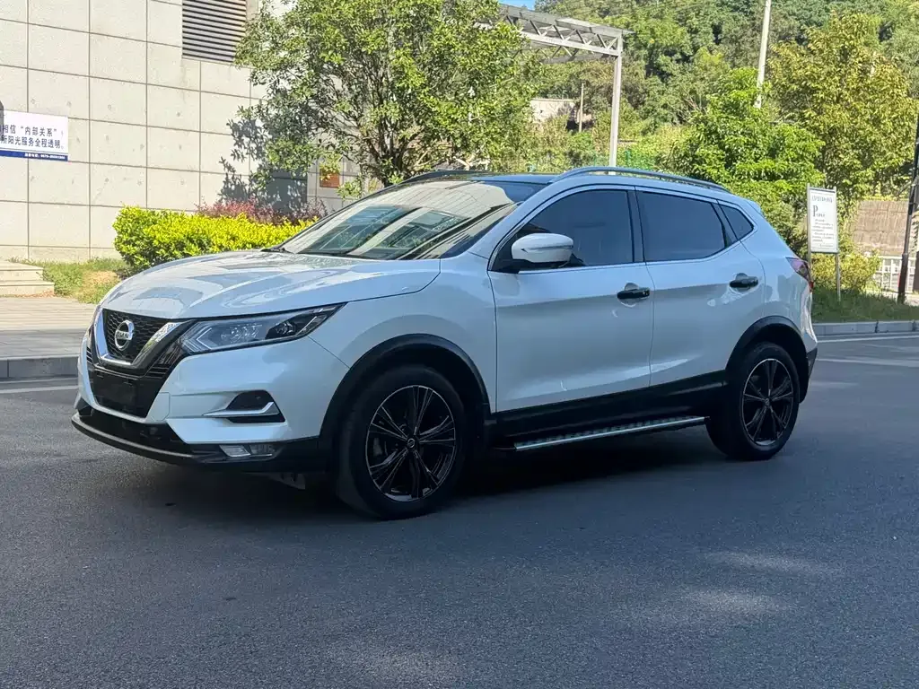Nissan Qashqai — фото 1