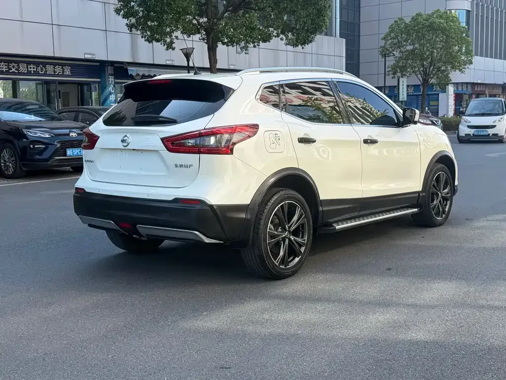 Nissan Qashqai — фото 6