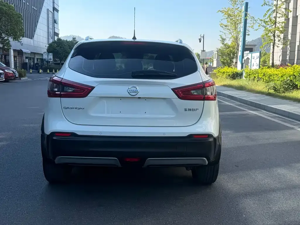 Nissan Qashqai — фото 10