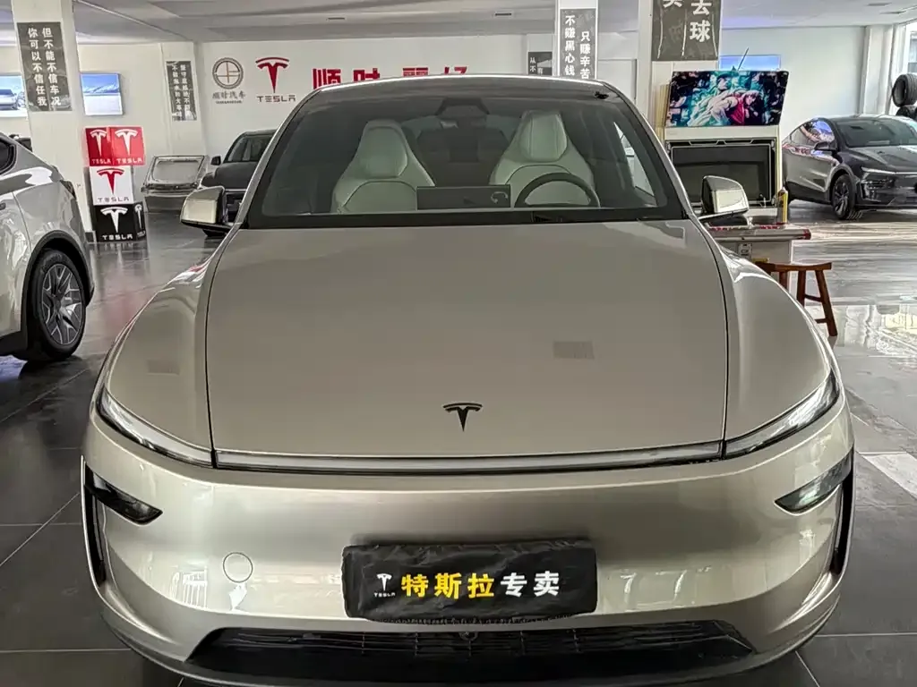 Tesla Model Y L — фото 5