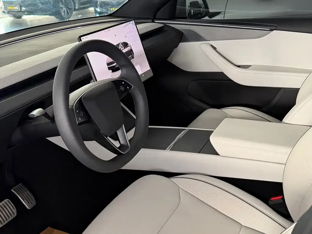 Tesla Model Y L — фото 10