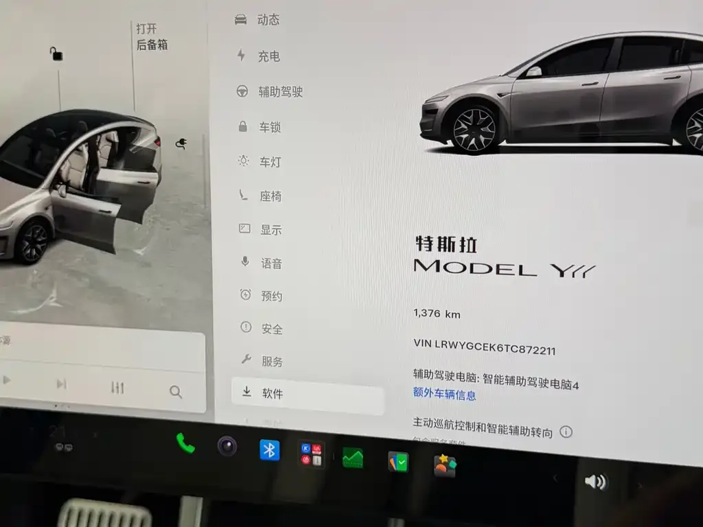 Tesla Model Y L — фото 8