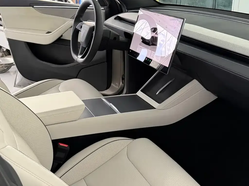 Tesla Model Y L — фото 6
